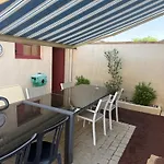 D Hotes Chez Josiane * 马耶讷