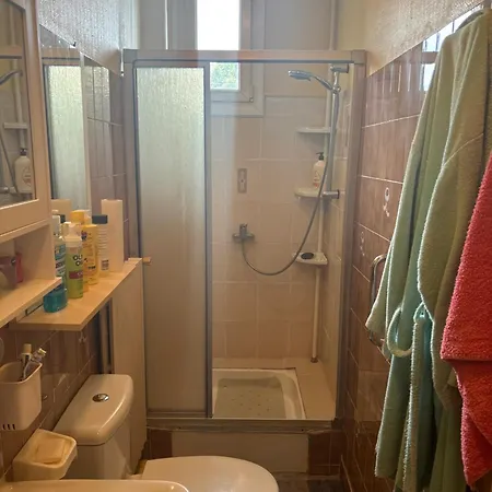 לינה וארוחת בוקר D Hotes Chez Josiane *